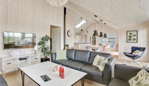 Seven-Bedroom Holiday Home