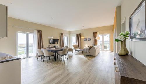 Apartment with Lake View