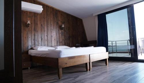 Deluxe Double Room with Shower