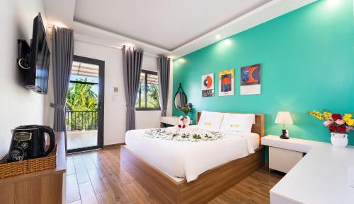Deluxe Double Room with Pool View