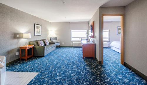 One-Bedroom Suite with City View (Corner Room)