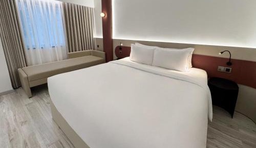 Deluxe King Suite