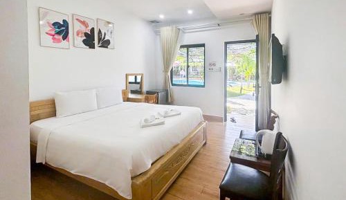 Superior Double Room with Pool View
