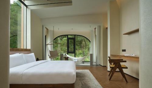 Superior King Suite