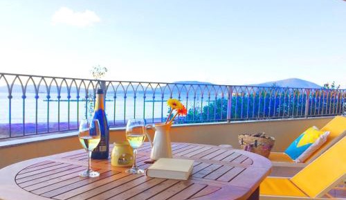 One-Bedroom Apartment with Front Sea View