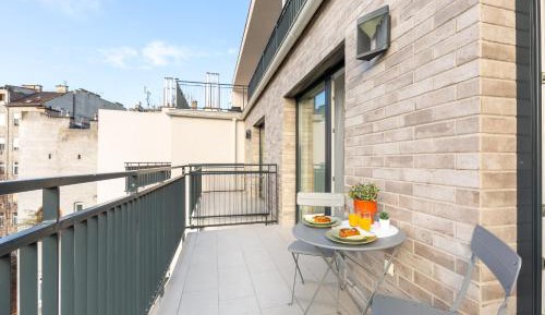Two-Bedroom Deluxe Apartment with Balcony