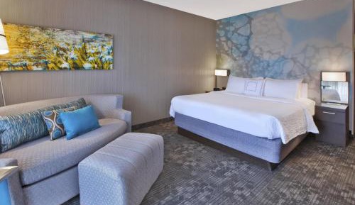 King Room with Sofa Bed and Roll-in Shower - Mobility Accessible