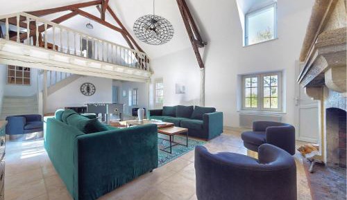 Six-Bedroom Holiday Home
