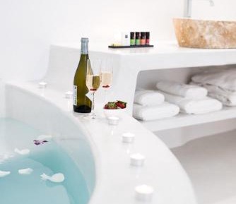  Deluxe Suite with Outdoor Heated Plunge Pool and Jets