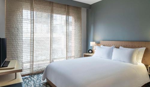 Two-Room Suite with One Queen Bed