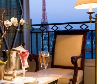 Queen Suite with Sofa Bed and Eiffel Tower View