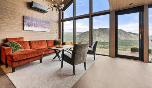 Four-Bedroom Holiday Home
