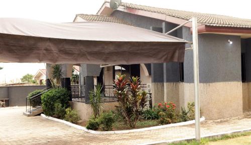 Five-Bedroom Deluxe Apartment