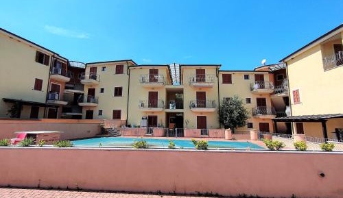 One-Bedroom Apartment with Balcony