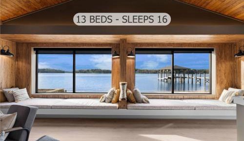 Three-Bedroom Holiday Home 