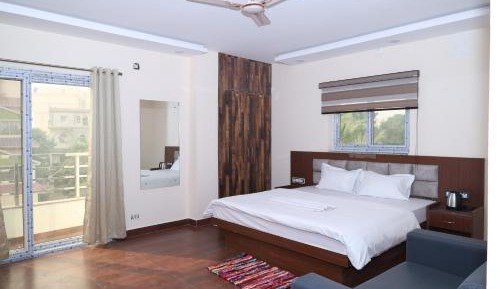 Deluxe Double Room (2 Adults + 1 Child)