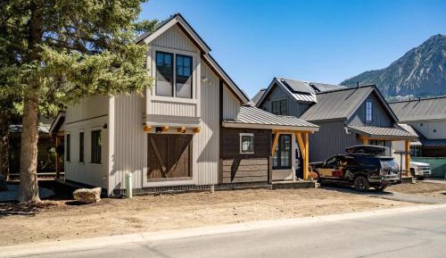 Six-Bedroom Holiday Home