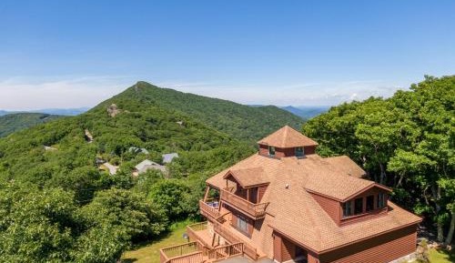 Four-Bedroom Holiday Home