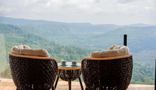 Suite with Mountain View