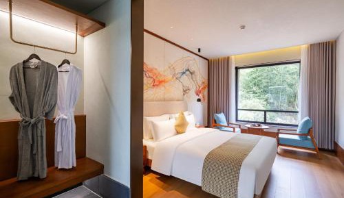 Queen Room with Garden View