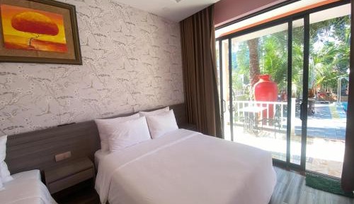 Deluxe Double Room (2 Adults + 1 Child)