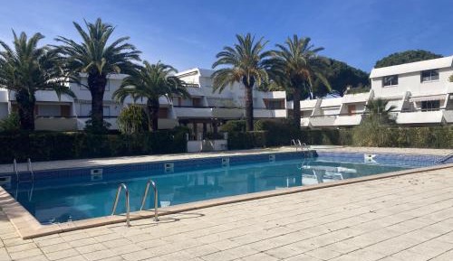 Apartment with Pool View 