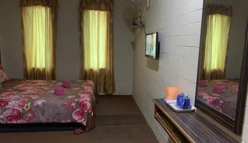 Standard Queen Room