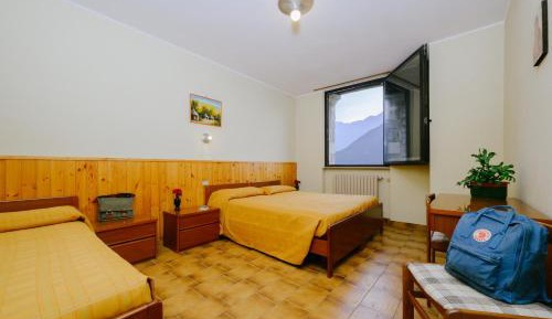Family Room with Mountain View