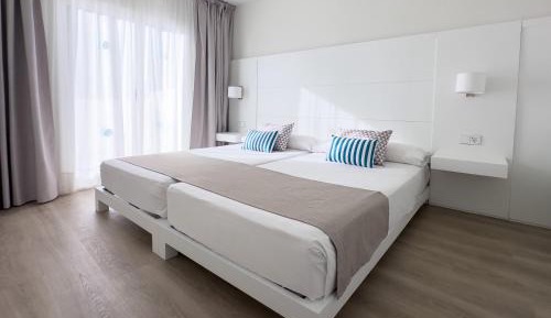 Superior One-Bedroom Apartment