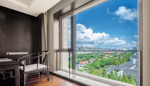 Queen Room with Garden View