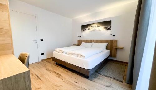 Classic One-Bedroom Apartment with King Bed