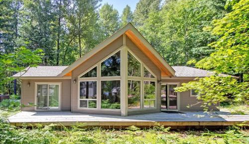 Three-Bedroom Holiday Home 
