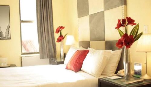 Deluxe Queen Suite