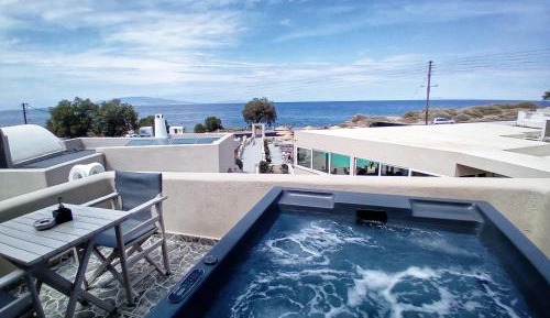 Honeymoon Suite with Outdoor Hot Tub & Sea View