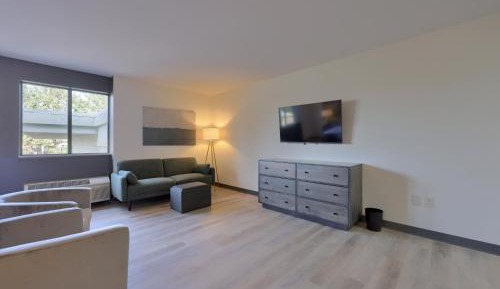Deluxe King Suite