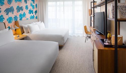 Deluxe Room, 2 King Beds, Balcony 