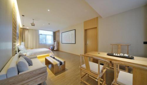 Queen Room with Balcony