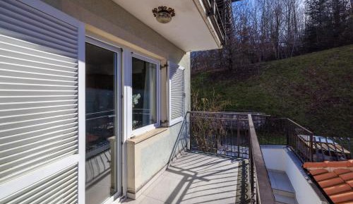One-Bedroom Apartment with Balcony