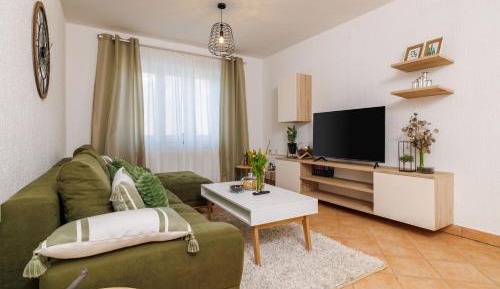 One-Bedroom Apartment with Patio