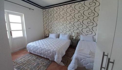Deluxe Room (2 Adults + 1 Child)