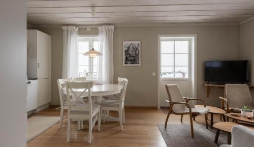 Three-Bedroom Apartment (5 Adults)