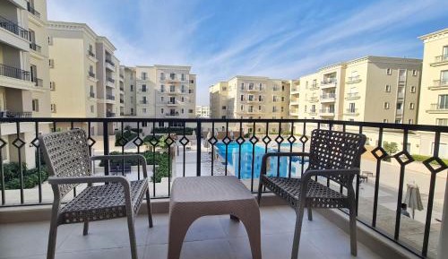 Apartment with Pool View 