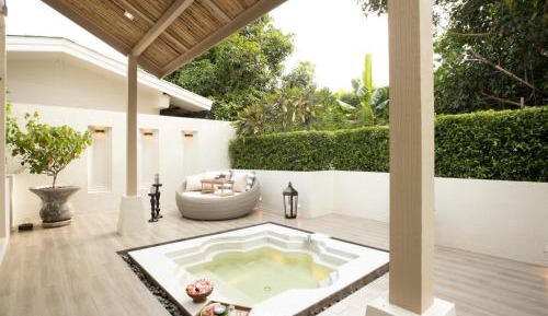 Deluxe Suite with Spa Bath