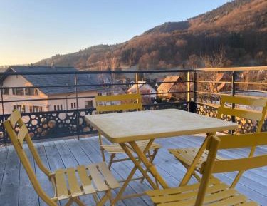 Three-Bedroom Apartment with Mountain View