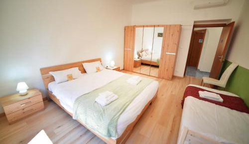 Basic Triple Room with Shared Bathroom