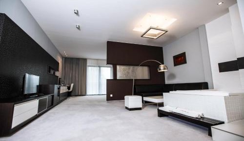 Deluxe Suite with Jacuzzi