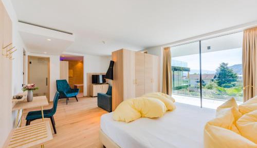 Suite with Pool View