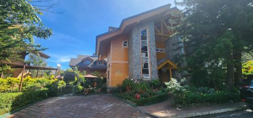 Three-Bedroom Holiday Home 