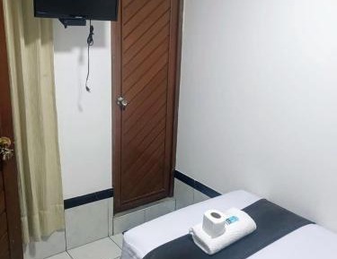 Single Room with Private Bathroom