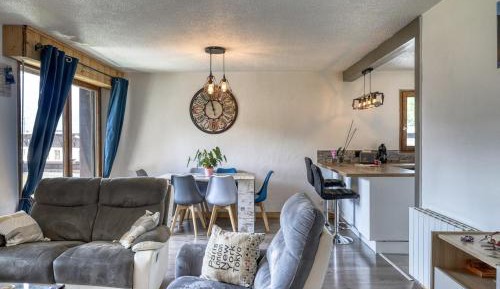 Two-Bedroom Apartment with Mountain View
